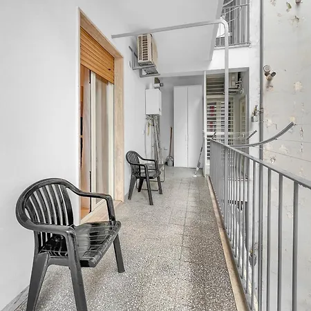 Apartament Balcony House